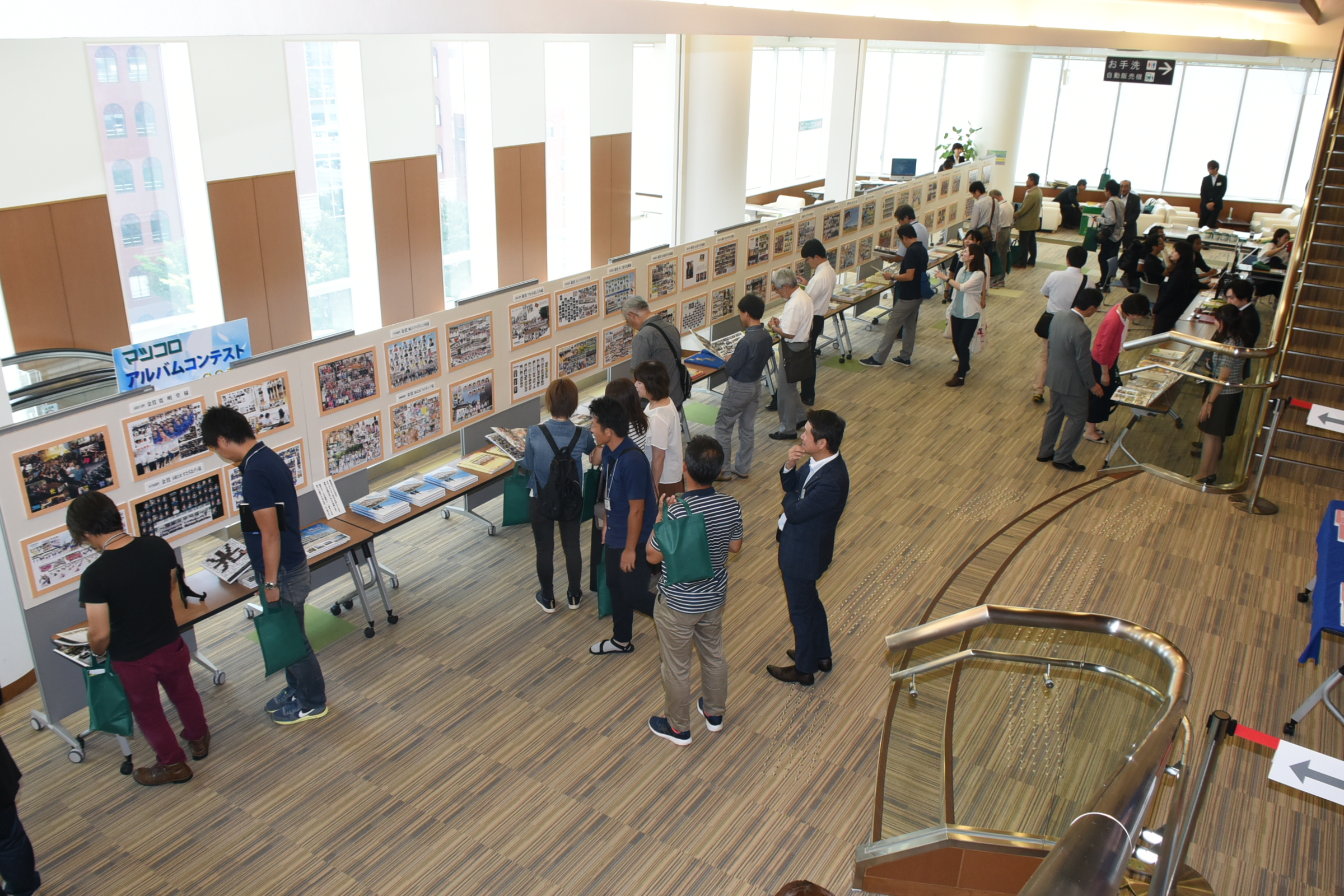 ロビーでの展示風景